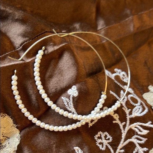 Pearl and Golden Wire Hoop Earrings - Picture 3 of 4